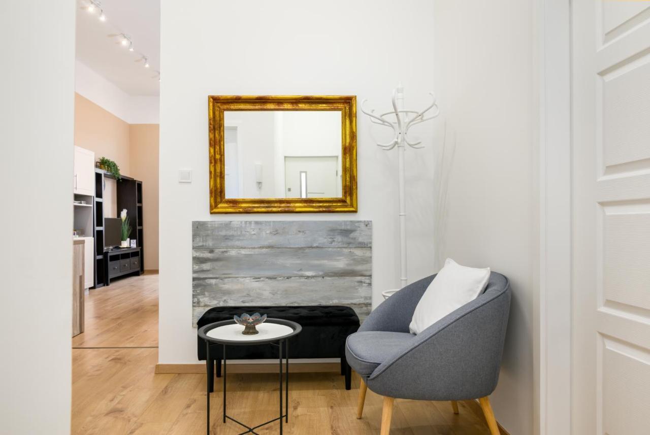 Ja18 Downtown Pearl - 2 Bedroom Apartment بودابست المظهر الخارجي الصورة