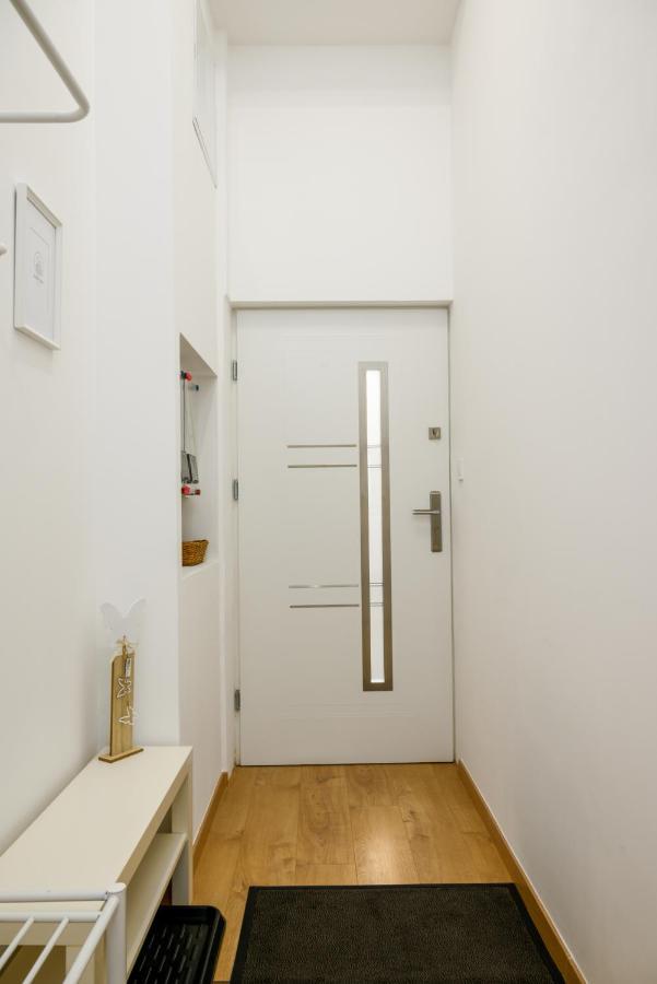 Ja18 Downtown Pearl - 2 Bedroom Apartment بودابست المظهر الخارجي الصورة